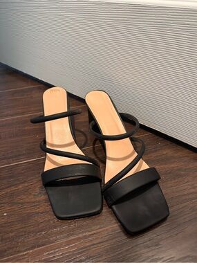 Women’s Black Strappy Square-Toe Heeled Sandals